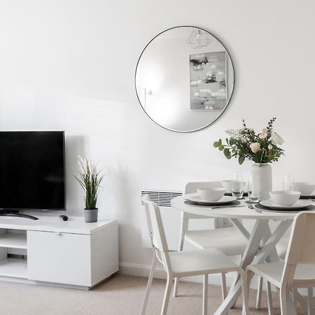 Lovely Modern 2 Bed City Centre Apartment With Free Parking - Double Or Twin Beds Available Wolverhampton Ngoại thất bức ảnh