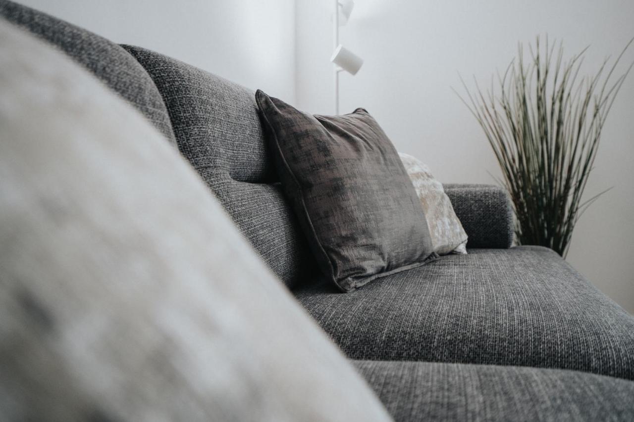 Lovely Modern 2 Bed City Centre Apartment With Free Parking - Double Or Twin Beds Available Wolverhampton Ngoại thất bức ảnh