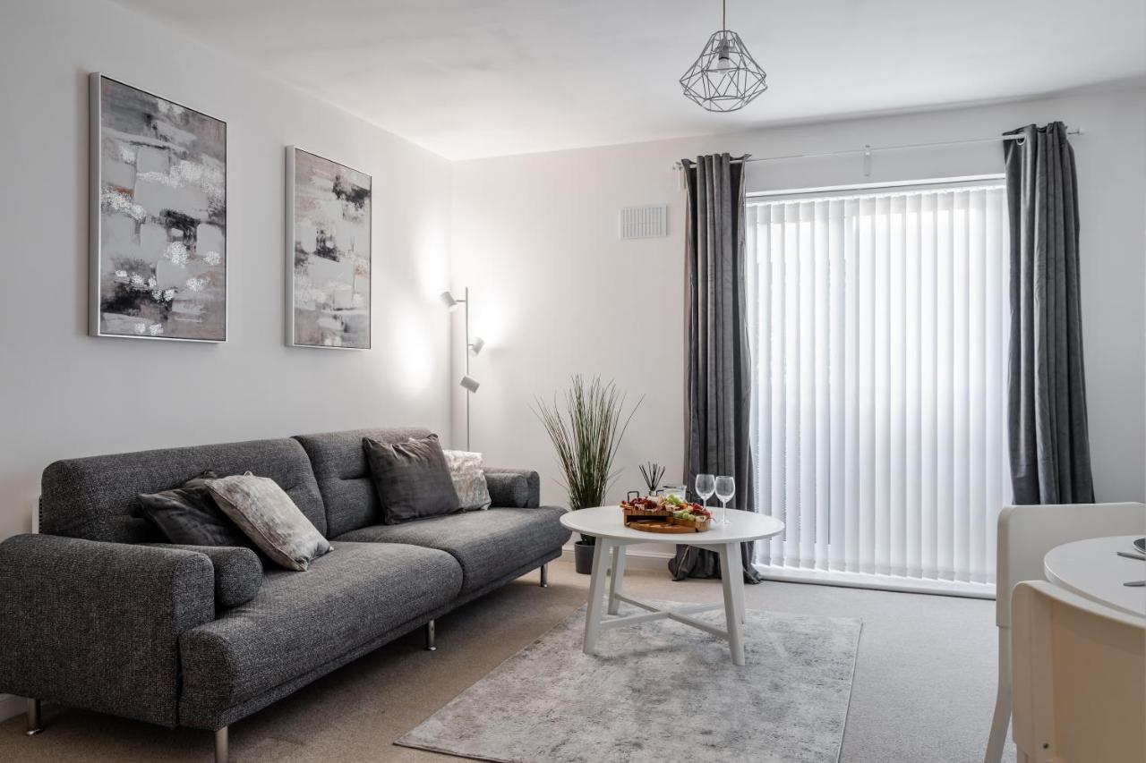 Lovely Modern 2 Bed City Centre Apartment With Free Parking - Double Or Twin Beds Available Wolverhampton Ngoại thất bức ảnh