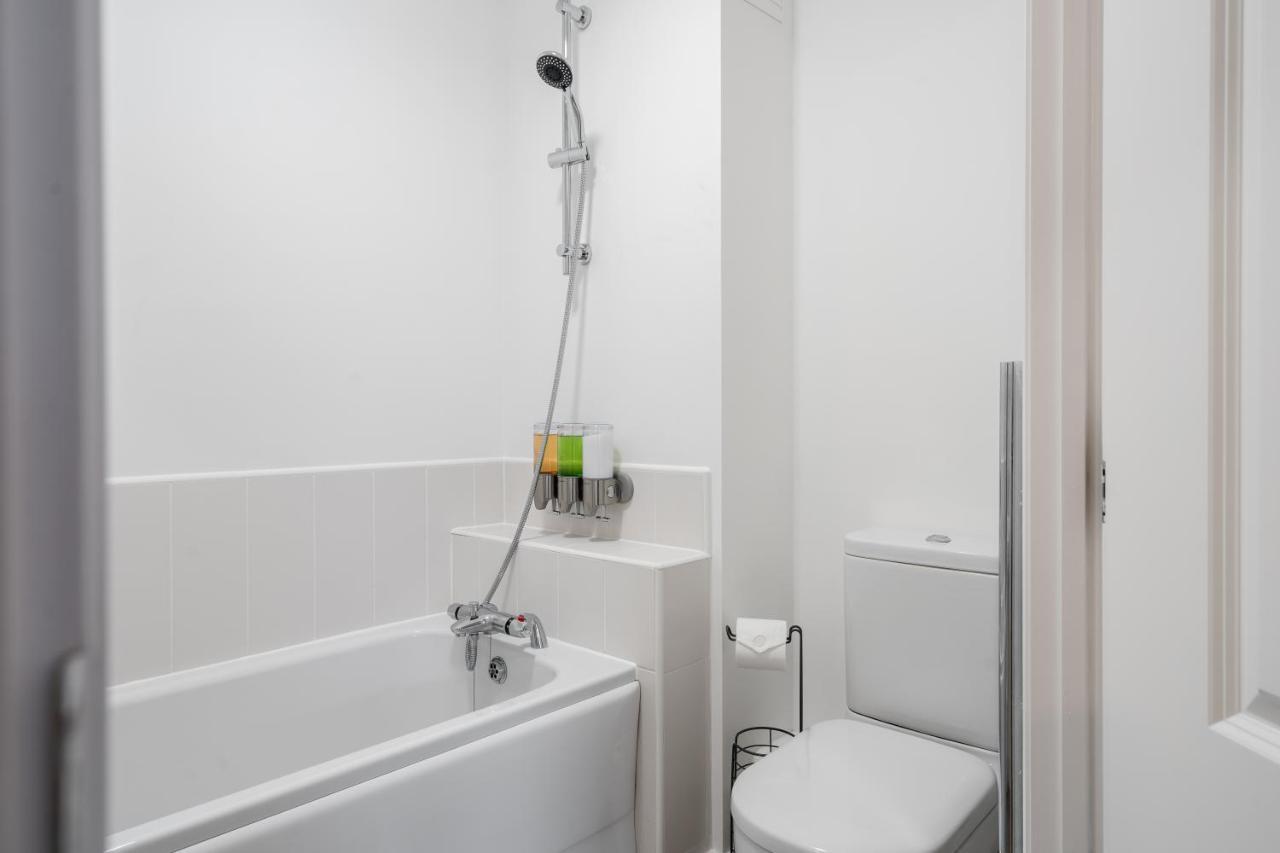 Lovely Modern 2 Bed City Centre Apartment With Free Parking - Double Or Twin Beds Available Wolverhampton Ngoại thất bức ảnh