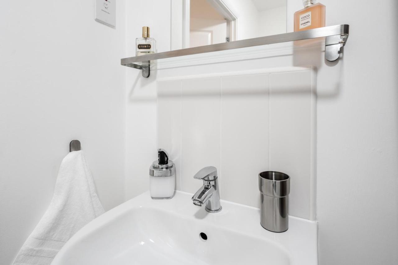 Lovely Modern 2 Bed City Centre Apartment With Free Parking - Double Or Twin Beds Available Wolverhampton Ngoại thất bức ảnh