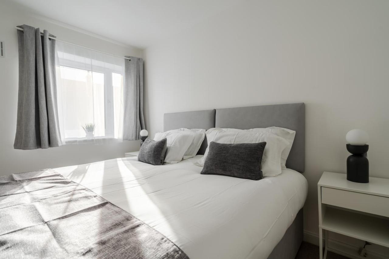 Lovely Modern 2 Bed City Centre Apartment With Free Parking - Double Or Twin Beds Available Wolverhampton Ngoại thất bức ảnh