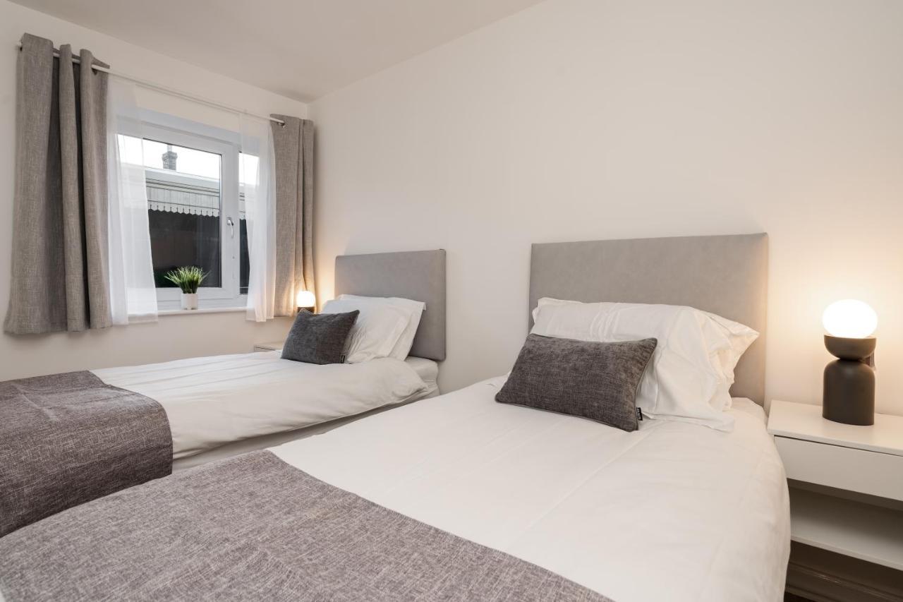 Lovely Modern 2 Bed City Centre Apartment With Free Parking - Double Or Twin Beds Available Wolverhampton Ngoại thất bức ảnh